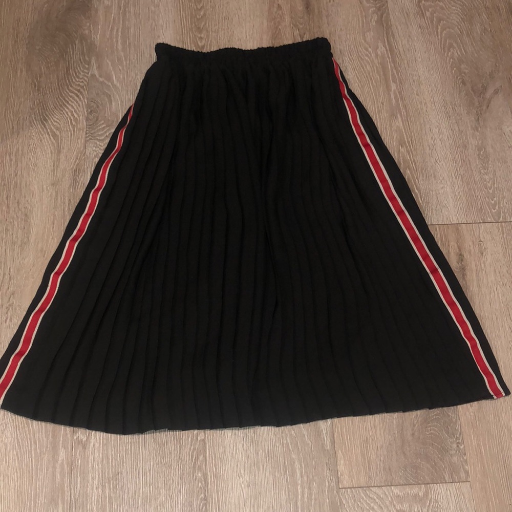 ZARA Basic Black Pleated Skirt